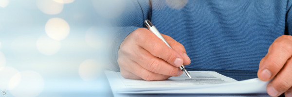 schreibende Hand mit Stift